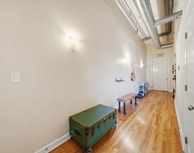 824 W Superior Street - Photo Thumbnail 8