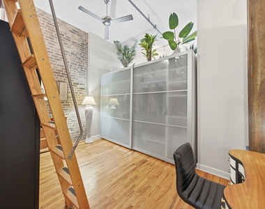 824 W Superior Street - Photo Thumbnail 3