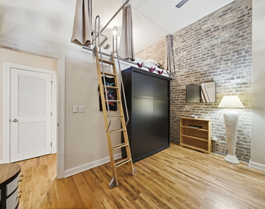 824 W Superior Street - Photo Thumbnail 4