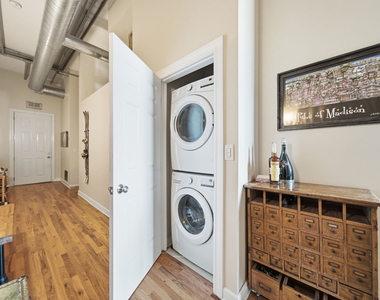 824 W Superior Street - Photo Thumbnail 9