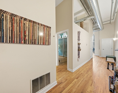 824 W Superior Street - Photo Thumbnail 2