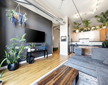 824 W Superior Street - Photo Thumbnail 12