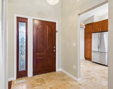 512 Lyon Drive - Photo Thumbnail 1