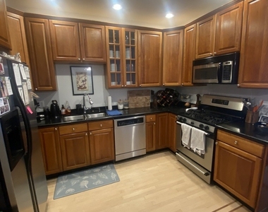939 W Montana Street - Photo Thumbnail 5
