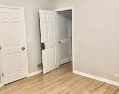 939 W Montana Street - Photo Thumbnail 7