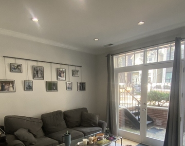 939 W Montana Street - Photo Thumbnail 2