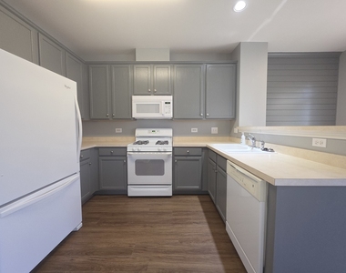 2202 Claremont Lane - Photo Thumbnail 10