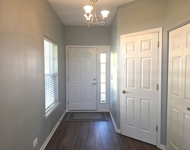 2202 Claremont Lane - Photo Thumbnail 4
