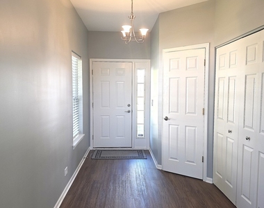 2202 Claremont Lane - Photo Thumbnail 3