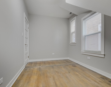 2842 N Avers Avenue - Photo Thumbnail 8