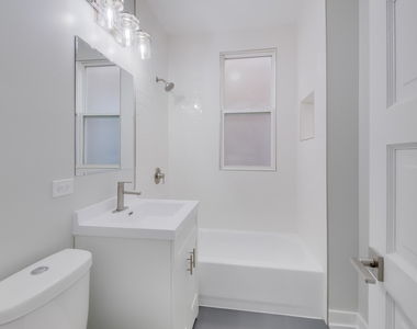 2842 N Avers Avenue - Photo Thumbnail 9