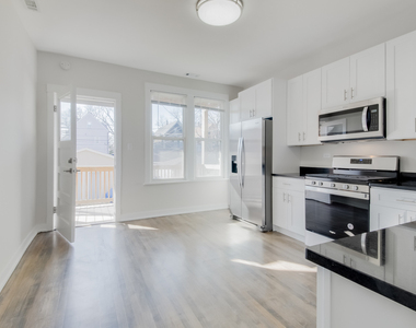 2842 N Avers Avenue - Photo Thumbnail 2