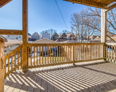 2842 N Avers Avenue - Photo Thumbnail 13