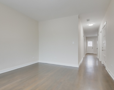 2842 N Avers Avenue - Photo Thumbnail 6