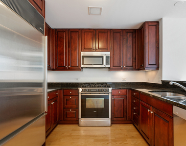 60 E Monroe Street - Photo Thumbnail 3