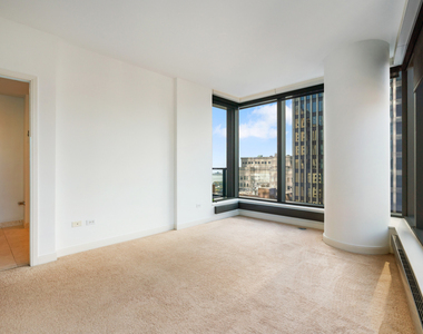60 E Monroe Street - Photo Thumbnail 9