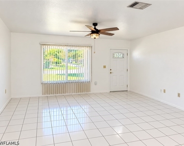 4031 S Edgewater Circle - Photo Thumbnail 4