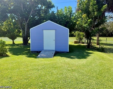 4031 S Edgewater Circle - Photo Thumbnail 3