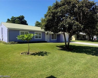 4031 S Edgewater Circle - Photo Thumbnail 1