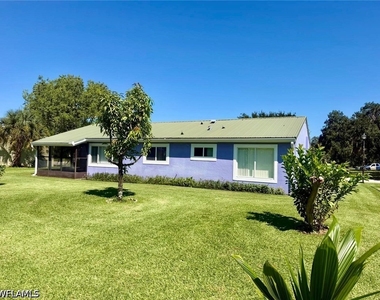 4031 S Edgewater Circle - Photo Thumbnail 2