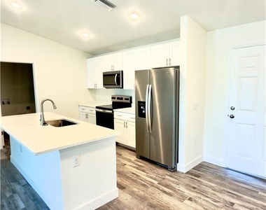 532 Nw 18th Avenue - Photo Thumbnail 5