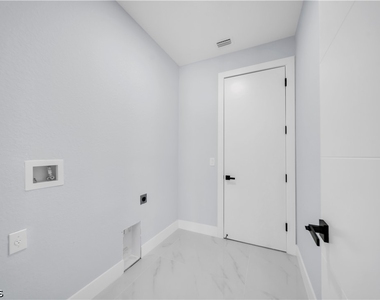 1009 Moore Avenue - Photo Thumbnail 14