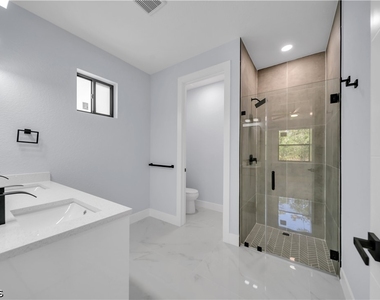 1009 Moore Avenue - Photo Thumbnail 11