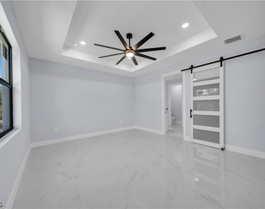 1009 Moore Avenue - Photo Thumbnail 9