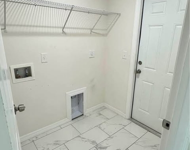3309 Sw 15th Place - Photo Thumbnail 9