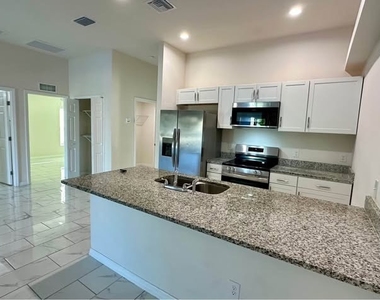 3309 Sw 15th Place - Photo Thumbnail 2