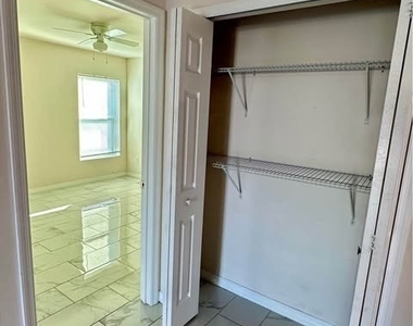 3309 Sw 15th Place - Photo Thumbnail 16