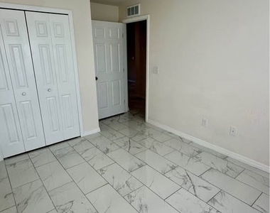 3309 Sw 15th Place - Photo Thumbnail 7