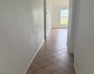 335 Reeves Street - Photo Thumbnail 3
