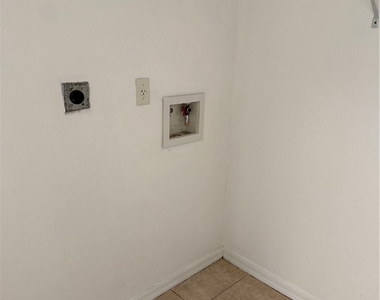 335 Reeves Street - Photo Thumbnail 20