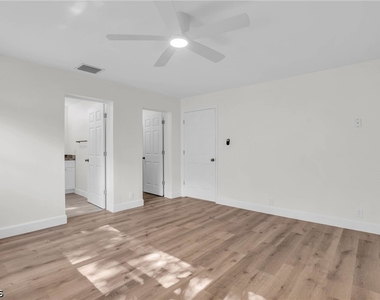 440 6th Avenue - Photo Thumbnail 25