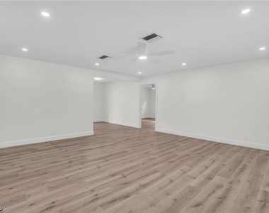 440 6th Avenue - Photo Thumbnail 10