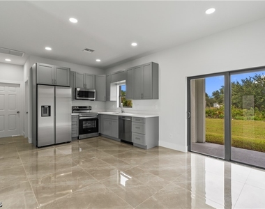 2804 73 Rd Street - Photo Thumbnail 7