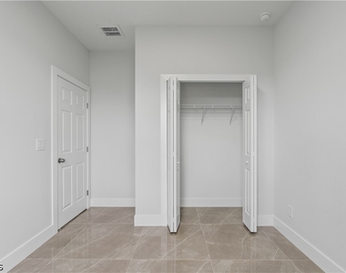 2804 73 Rd Street - Photo Thumbnail 12