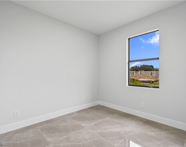 2804 73 Rd Street - Photo Thumbnail 11