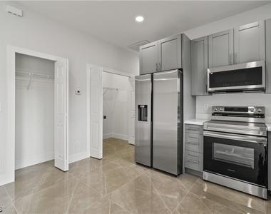 2804 73 Rd Street - Photo Thumbnail 8