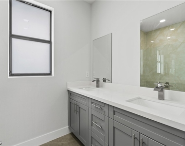2804 73 Rd Street - Photo Thumbnail 18