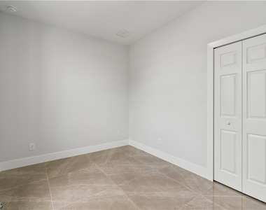 2804 73 Rd Street - Photo Thumbnail 20