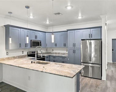 2116 Palm Avenue - Photo Thumbnail 7