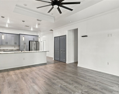 2116 Palm Avenue - Photo Thumbnail 2