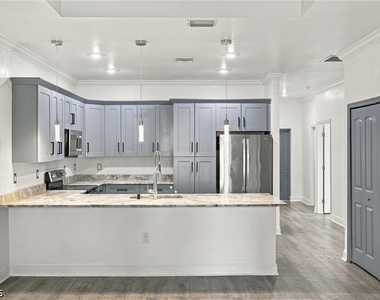 2116 Palm Avenue - Photo Thumbnail 8
