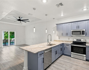 2116 Palm Avenue - Photo Thumbnail 5