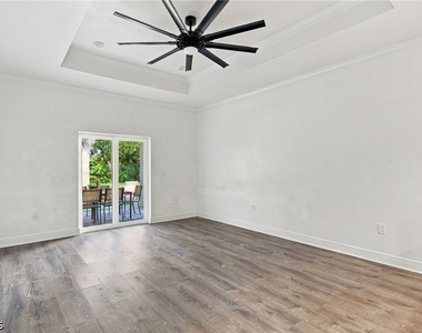 2116 Palm Avenue - Photo Thumbnail 4