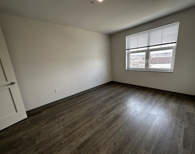 409 Elm - Photo Thumbnail 18