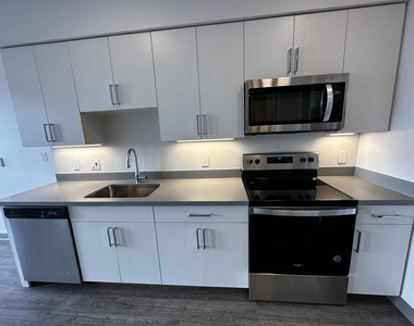 409 Elm - Photo Thumbnail 5