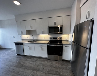 409 Elm - Photo Thumbnail 3